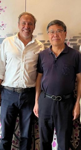 Gregorio con el embajador chino